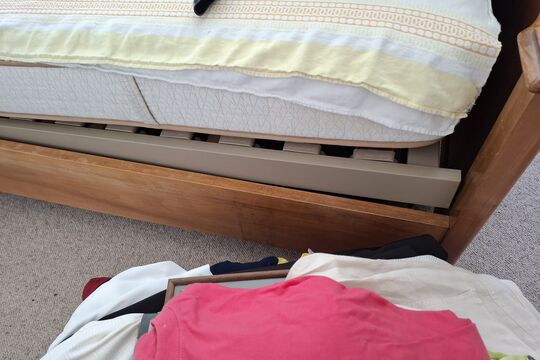 Bett Schlaffzimmer.jpg
